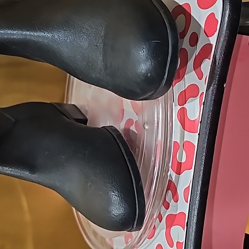 Z NwT Fanfares Women’s black leather boots sz 8.5 stretch back - Picture 3 of 10
